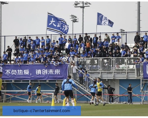 武汉三镇空接上篮得手，主场气氛瞬间被点燃